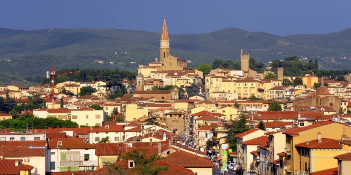 Arezzo, Italy — terracotta rooftops and the cathedral, the heart of the Italian show circuit